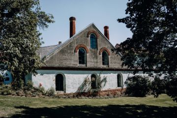 Vintage Hochzeit in einer alten Schmiede