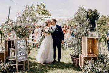 Wunderschöne Weingut Hochzeit am Weingut Holler