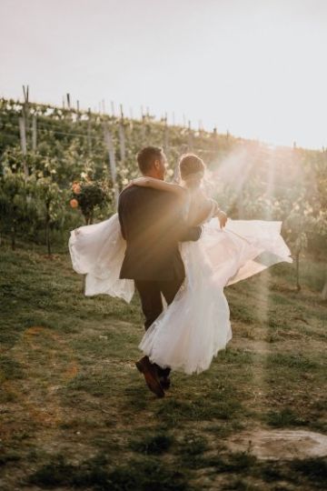 Wunderschöne Weingut Hochzeit am Weingut Holler