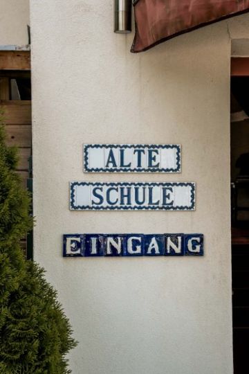 Hochzeitsreportage in Kärnten: Alte Schule