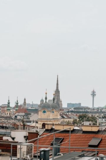 URBANE FRÜHSOMMER HOCHZEIT IN DER WIENER LABSTELLE