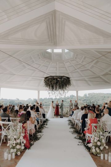 Destination Wedding im Pavillon über den Weingärten