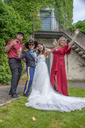 Außergewöhnliches amerikanische Militär Hochzeit im Schloss Blutenburg, München