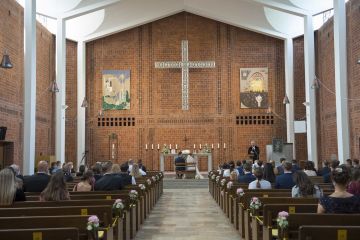 Marie & David: Kirchliche Trauung München & Große Feier in Straßlach-Dingharting