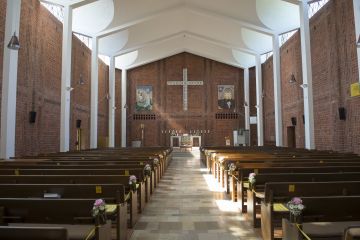 Marie & David: Kirchliche Trauung München & Große Feier in Straßlach-Dingharting