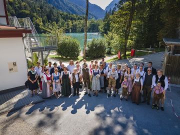 Traditionelle bayerische Traumhochzeit am Thumsee – Johanna & Helmut