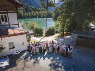 Traditionelle bayerische Traumhochzeit am Thumsee – Johanna & Helmut