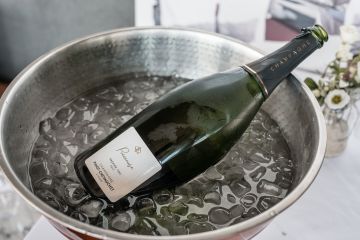 Eine Hochzeitsparty über den Dächern von Linz