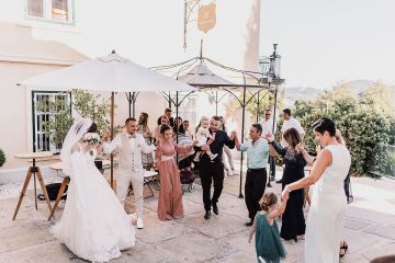 Wunderschöne modern Hochzeit im Schloss Aiola