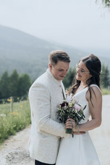 Gipfel der Liebe: Eine Berghochzeit, wo das Brautpaar die Höhen der Gefühle erklimmt und sich in der majestätischen Kulisse der Berge das Jawort gibt!