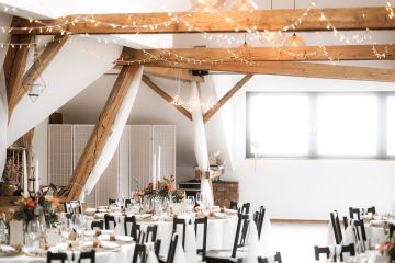 moderne Herbsthochzeit mit einem Hauch von Vintage
