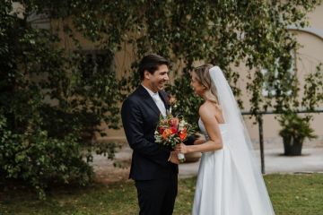 Farbenfrohe Sommerhochzeit im Schloss Gurhof – Sophia & Matthias