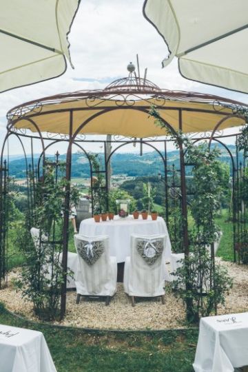 Eine Hochzeit über den Weingärten der Steiermark