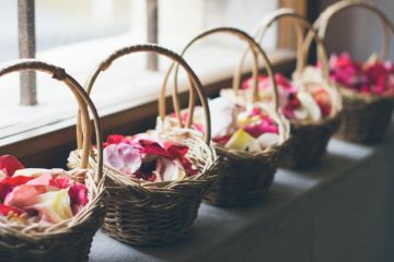 Familiäre Hochzeit im alten Gemäuer eines barocken Schüttkastens im Waldviertel
