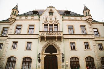 Familiäre Hochzeit im prunkvollen Rathaus Korneuburg