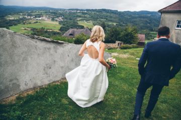 Kleine Hochzeit in einer schönen Basilika