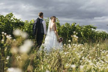 Heiraten in Stammersdorf und Tafeln im Magdalenenhof, umringt von Floridsdorfer Weingärten