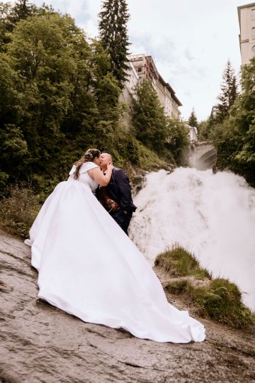 Hochzeit am Wasserfall