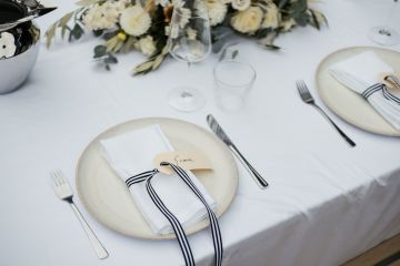 Elegante Herbsthochzeit mit romantischen Details 