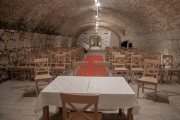Eine fröhliche Aprilhochzeit im Weingut Schlossberg in Bad Vöslau