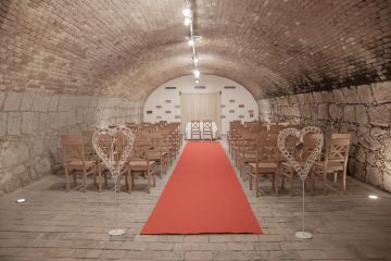 Eine fröhliche Aprilhochzeit im Weingut Schlossberg in Bad Vöslau