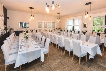 Tierisch entspannte Sommerhochzeit im Landgasthaus zur Krone in Gaaden bei Mödling