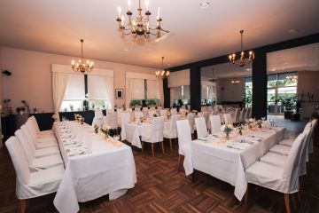 Ein Hauch von Ewigkeit: Klassisch Romantische Hochzeit im Landgasthof zur Krone in Gaaden