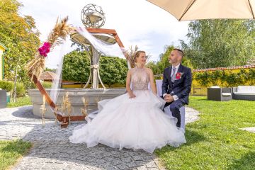 Romantische Eleganz trifft auf coole Vibes: Traumhochzeit im Gasthof Pree, Asperhofen