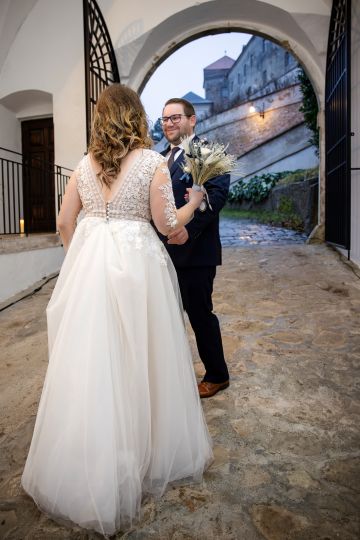 Eine Klassisch romantische und ungezwungene Hochzeit im Spätherbst am Nikolotag in Niederösterreich