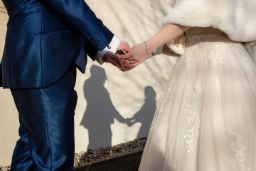 Eine Klassisch romantische und ungezwungene Hochzeit im Spätherbst am Nikolotag in Niederösterreich
