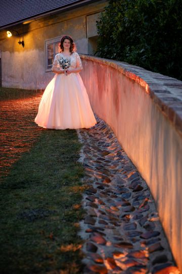 Eine Klassisch romantische und ungezwungene Hochzeit im Spätherbst am Nikolotag in Niederösterreich
