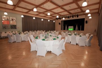 Liebe, die wie die Donau fließt: Vintage-Hochzeit im Donauhof Zwentendorf