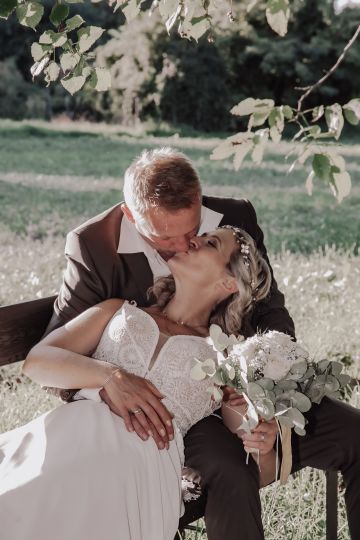 Liebe, die wie die Donau fließt: Vintage-Hochzeit im Donauhof Zwentendorf