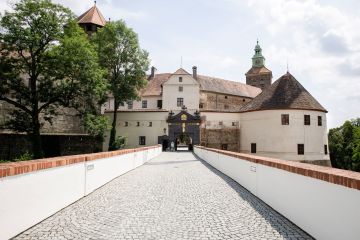 Traditionsreiche Hochzeit auf der historischen Burg Schlaining im Burgenland