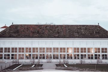 Ein Winter-Boho-traum im Schloss Hof: Liebe im Palmenhaus und Tanz der Herzen in der Orangerie