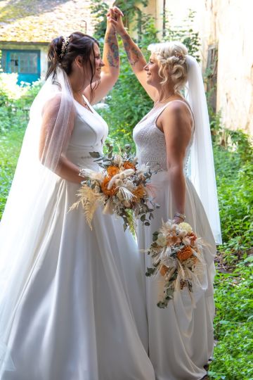 Herzklopfen und Geschichte: Eine unvergessliche LGBTQ-Hochzeit in der Mühlsteinstube, Leobersdorf