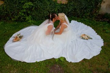 Herzklopfen und Geschichte: Eine unvergessliche LGBTQ-Hochzeit in der Mühlsteinstube, Leobersdorf