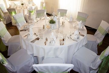 Unvergessliche Hochzeitsfeier im Kastell Stegersbach: Romantik und Eleganz in perfekter Harmonie