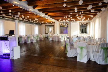 Unvergessliche Hochzeitsfeier im Kastell Stegersbach: Romantik und Eleganz in perfekter Harmonie