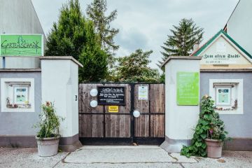 Hochzeitsreportage in Wien: Gartenschank im alten Stadl