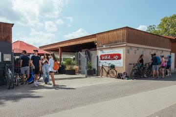 Queere Hochzeit in Wien mit zwei Bräutigamen