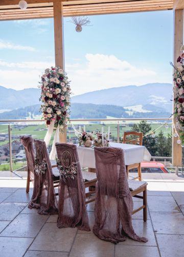 Wunderschöner Blumenschmuck bei einer Standesamtlichen Hochzeit in der Lindenberg Stub´n