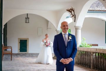Romantisch moderne Hochzeit im Schloss Guntersdorf