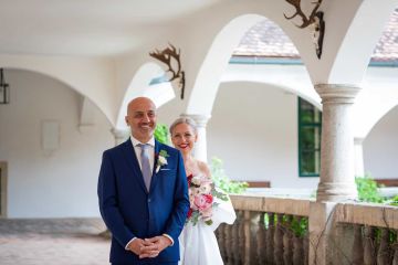 Romantisch moderne Hochzeit im Schloss Guntersdorf