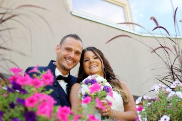 Romantische Hochzeit mit Hund und Pferd mit Blick auf die schönen Weinberge der Steiermark