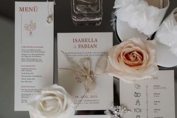 Wunderschoene, moderne Hochzeit am Oberbauergut