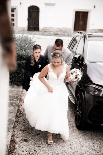 Klassische Hochzeit mit viel Liebe & Spaß