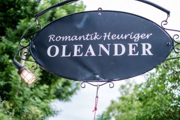 Hochzeitsreportage in Burgenland: Romantik Heuriger Oleander
