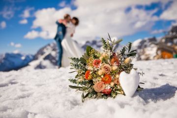 Magische Winterhochzeit am Berg: Genuss, Musik & Liebe
