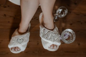 Modern Castle Wedding at Schloss Hohenkammer – International, Elegant, Personal